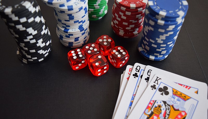 Guadagnare con il poker online_800x458